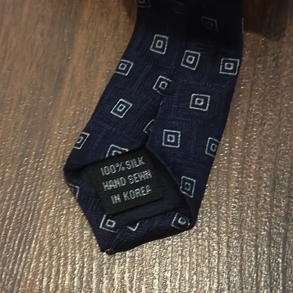 Vintage Peebles Clothing Co 100% Silk Navy Blue Square Design Tie - Picture 4 of 4